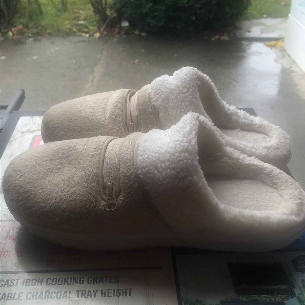 Nike Burrow SE Wimen’s Cozy Tan and Cream Ziper pockets Slippers Sz 6